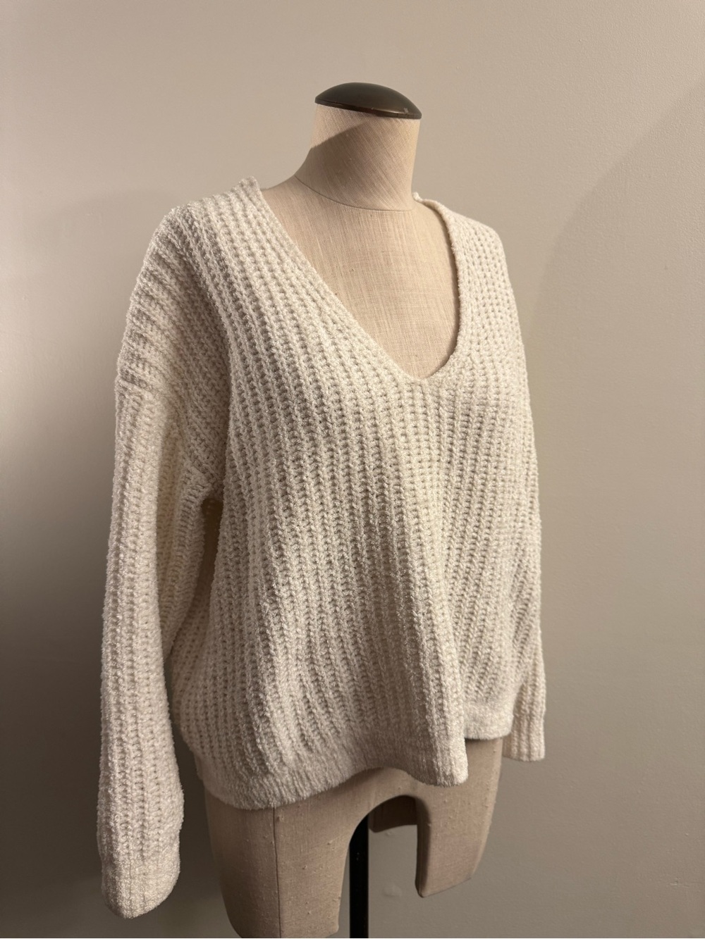 Express Soft V-Neck Textured Knit Sweater - Cream